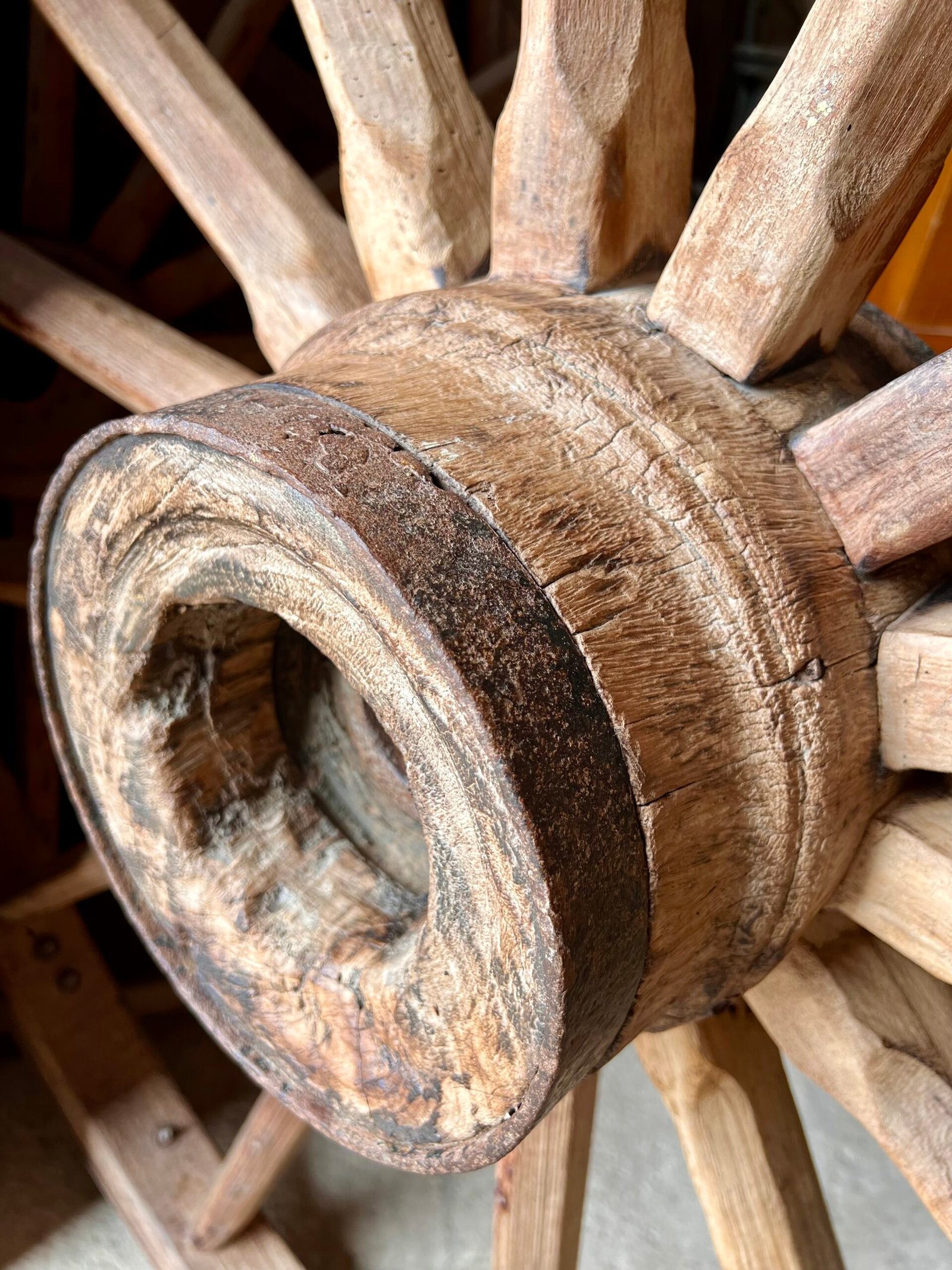 Rueda de carreta antigua