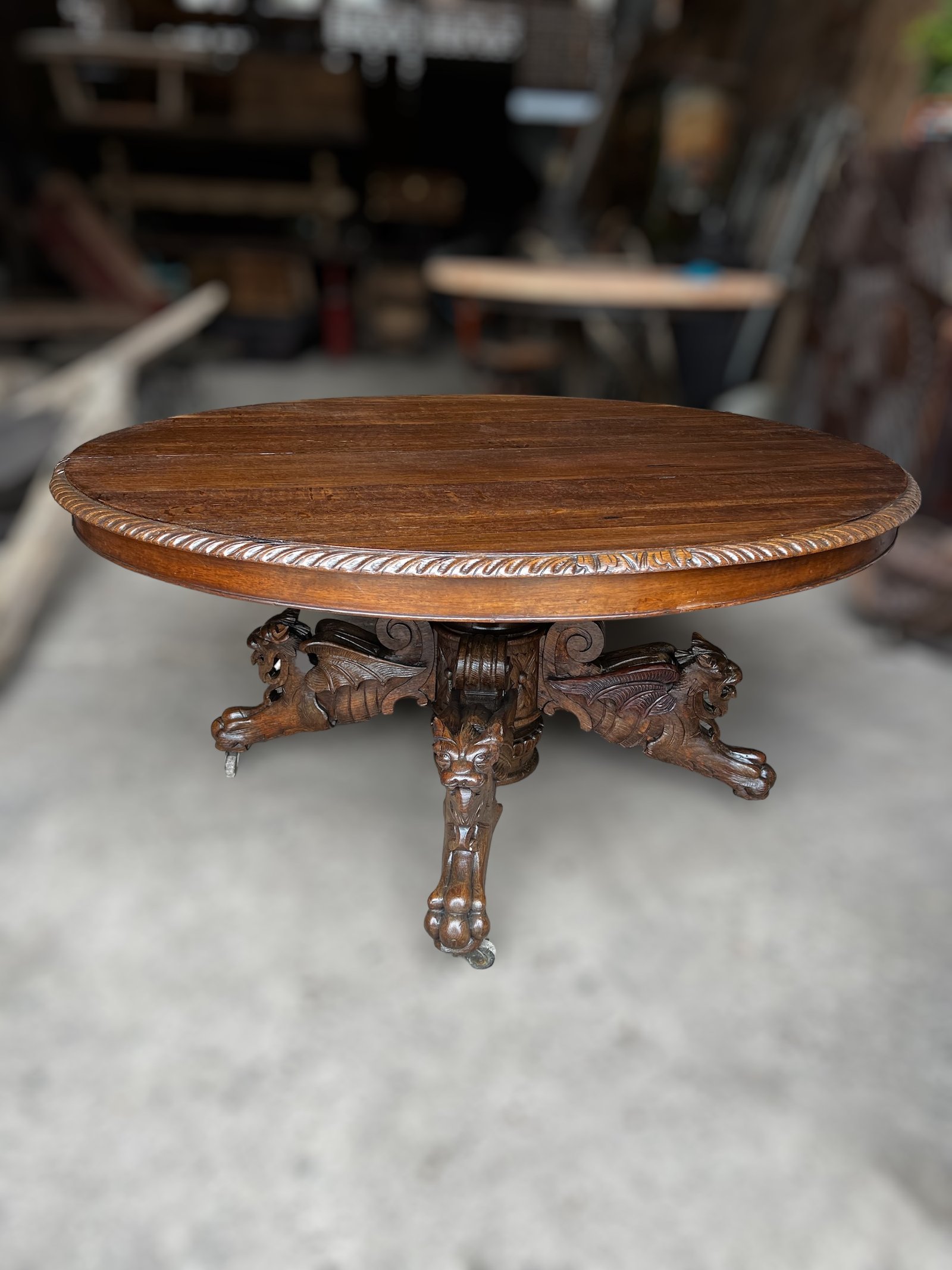 Antigua mesa de comedor Francesa caza renacentista