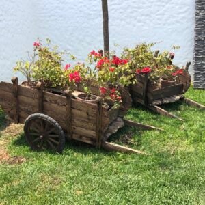 Carreta porta macetas floral